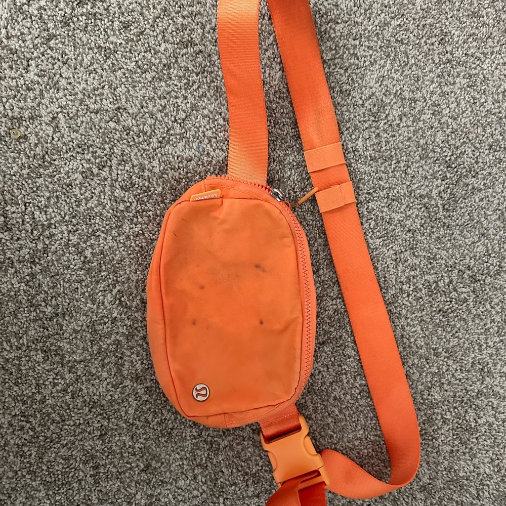 lululemon fanny pack